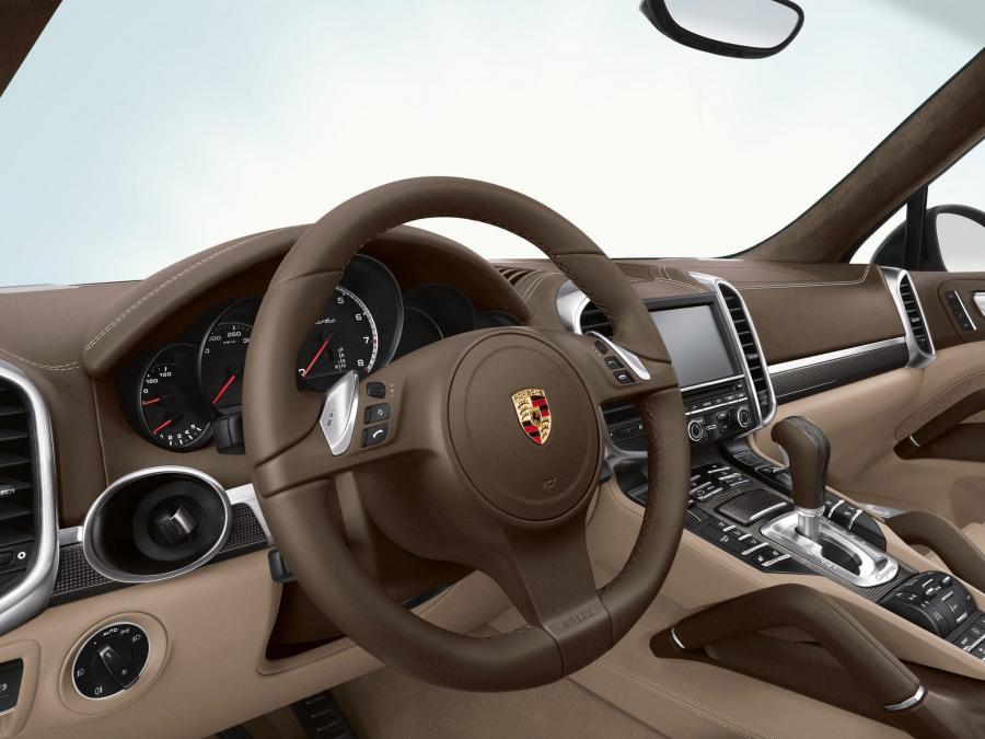  Porsche Cayenne Turbo 2011 года  (фото 2 из 20)